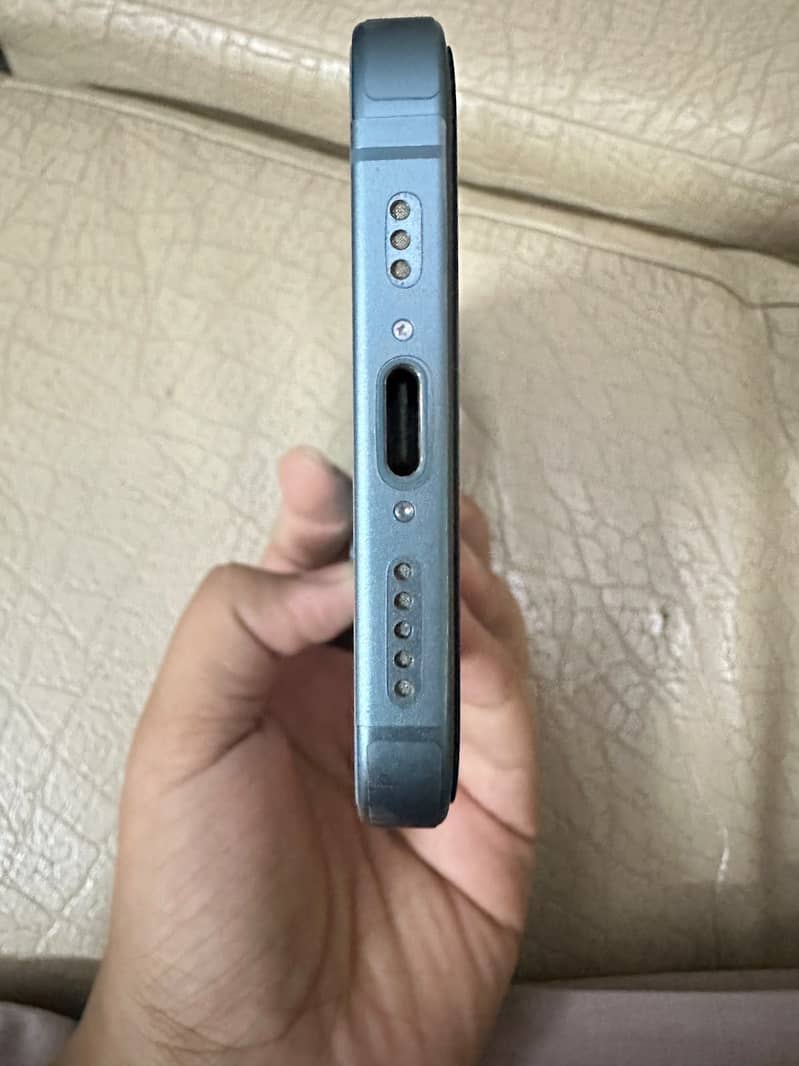 Apple iPhone 16 2
