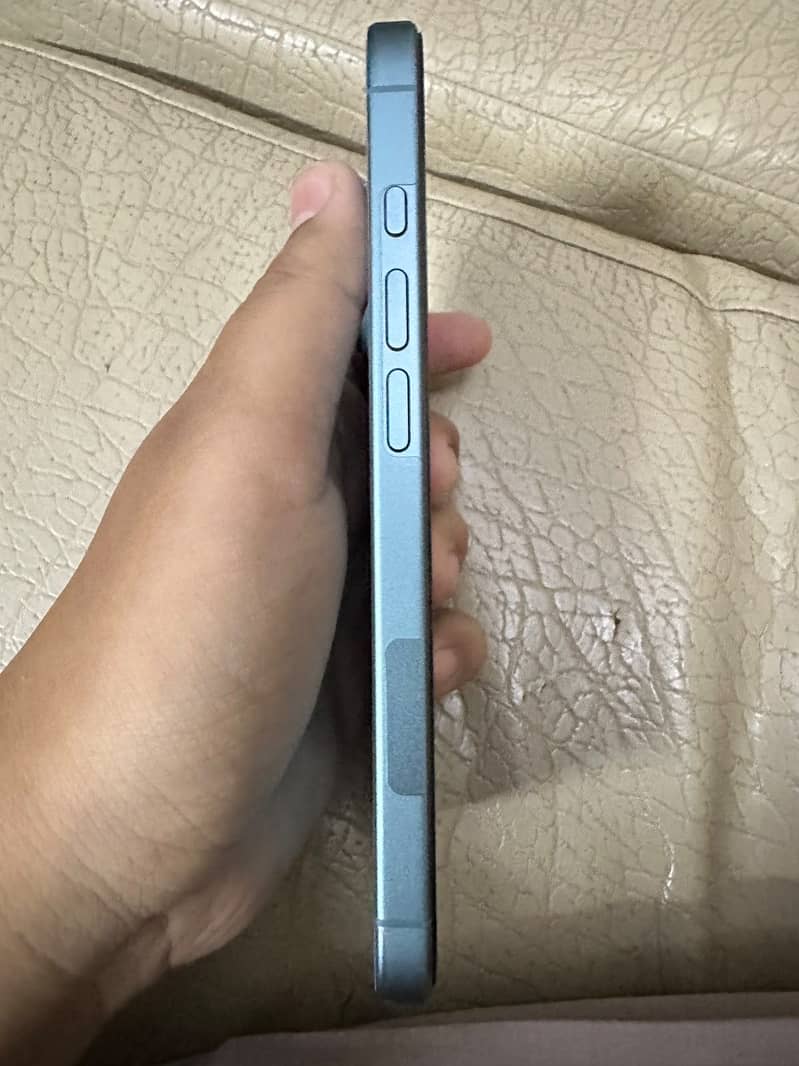 Apple iPhone 16 3