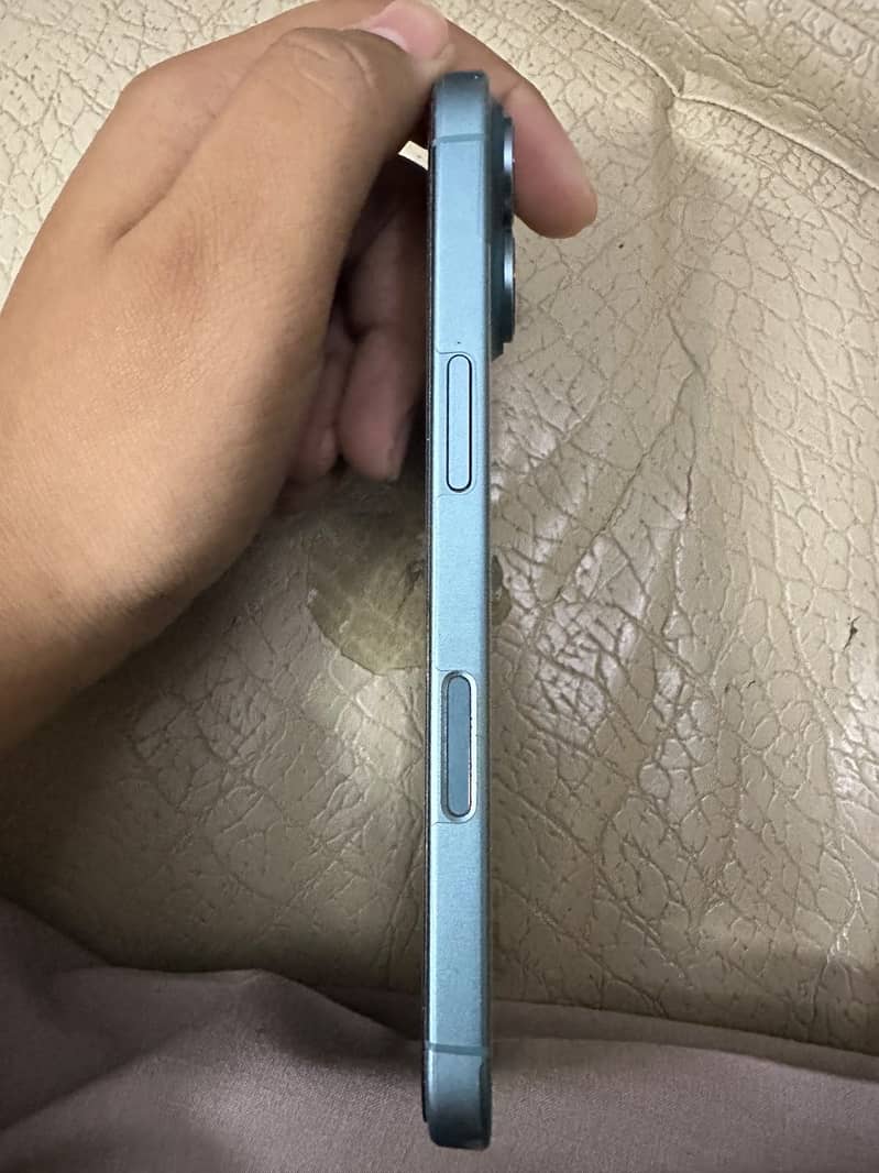Apple iPhone 16 4