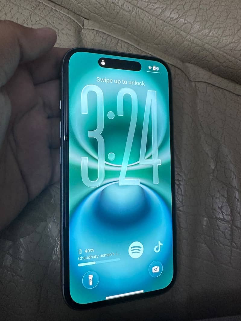 Apple iPhone 16 5