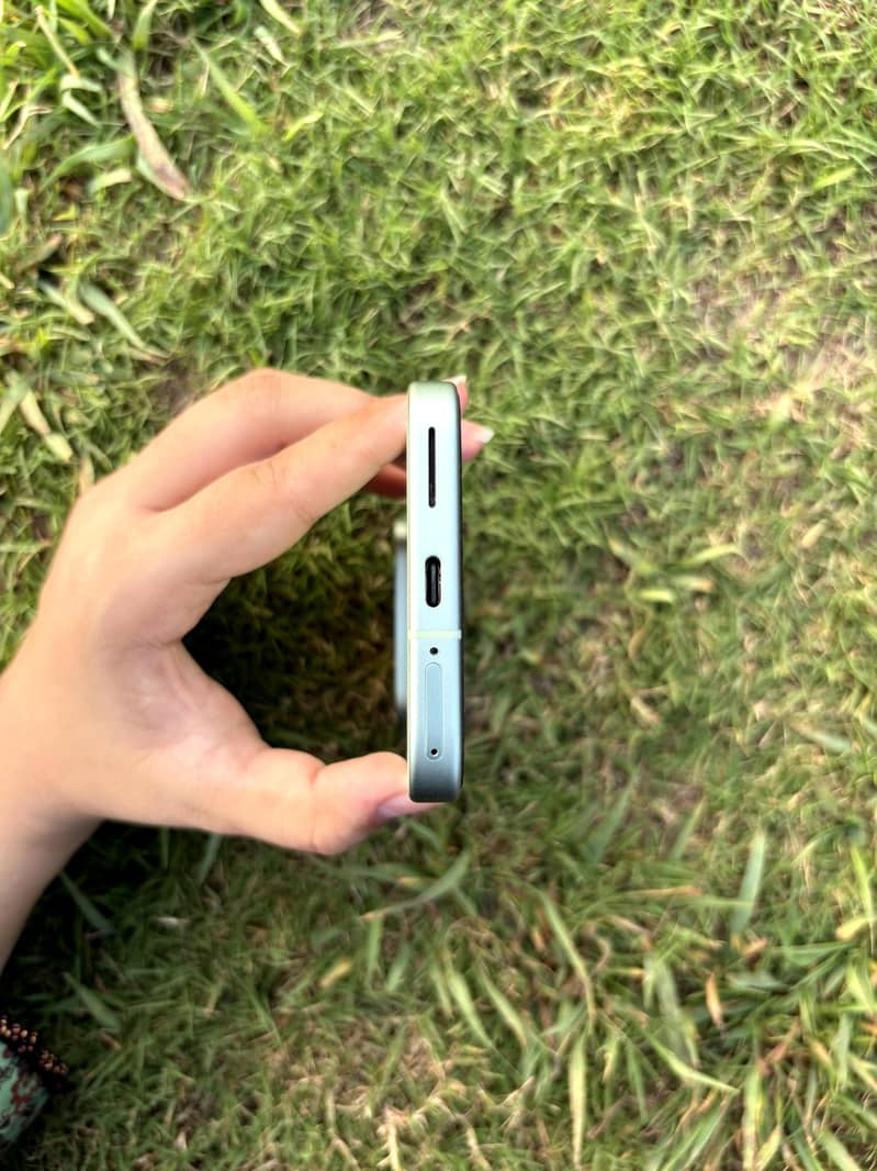 Google Pixel 9 6