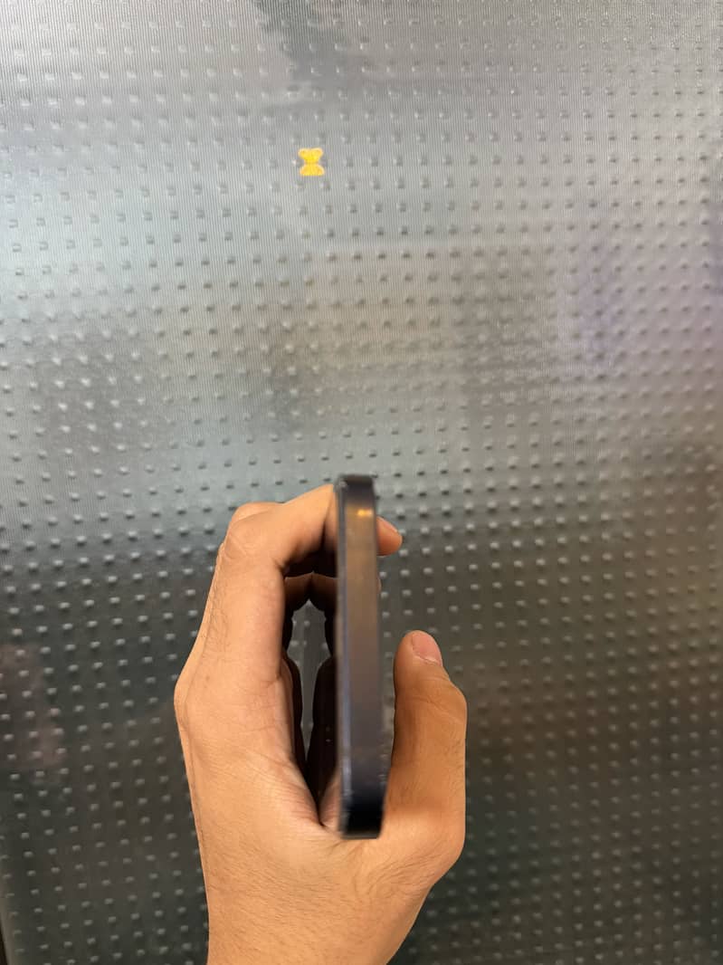 Apple iPhone 12 1