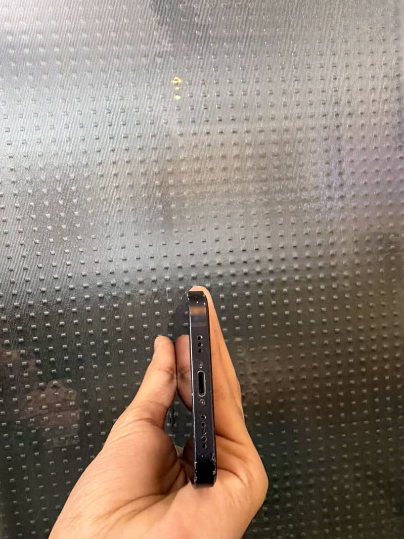Apple iPhone 12 3
