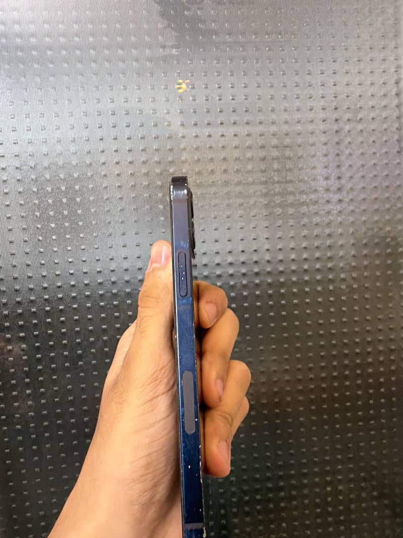 Apple iPhone 12 4