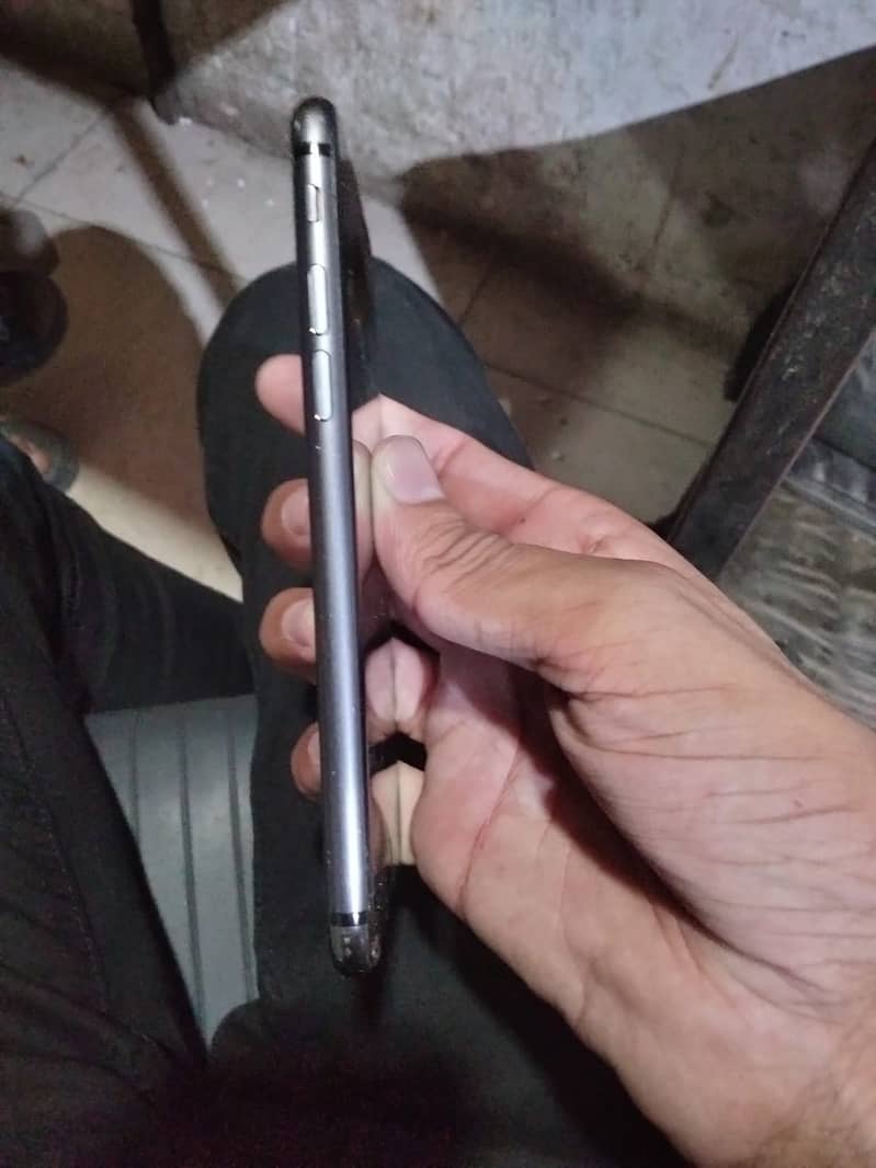 Apple iPhone 8 6