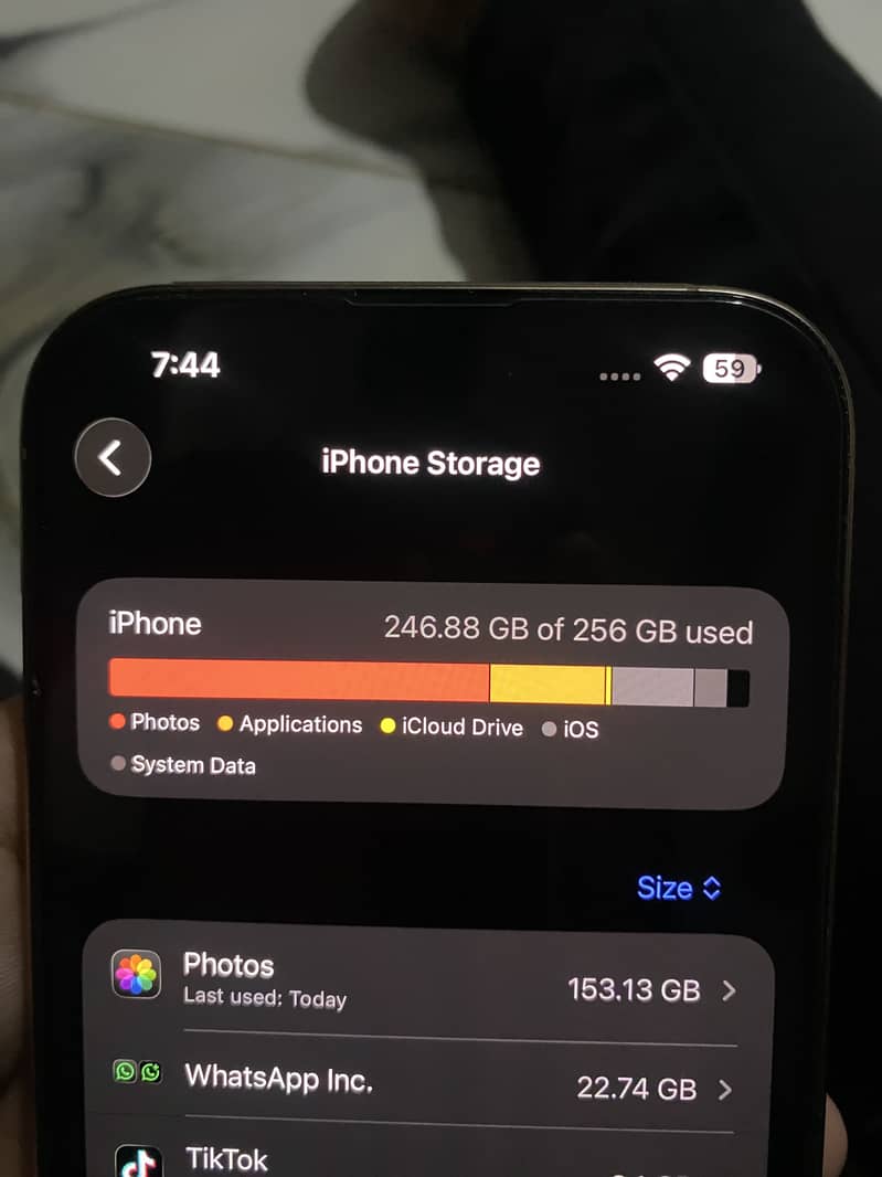 Apple iPhone 16 Pro Max 2