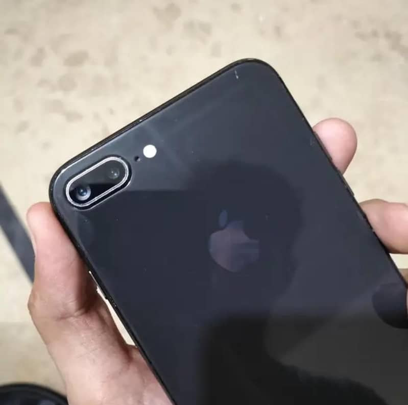 Apple iPhone 8 Plus 1