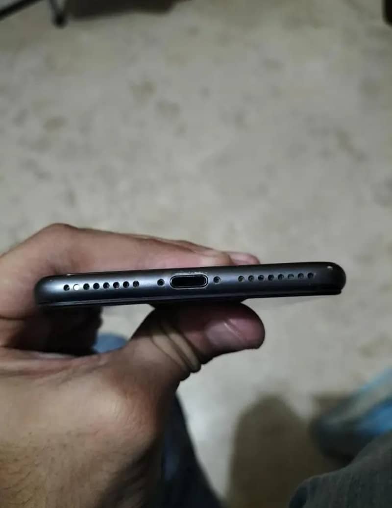 Apple iPhone 8 Plus 5