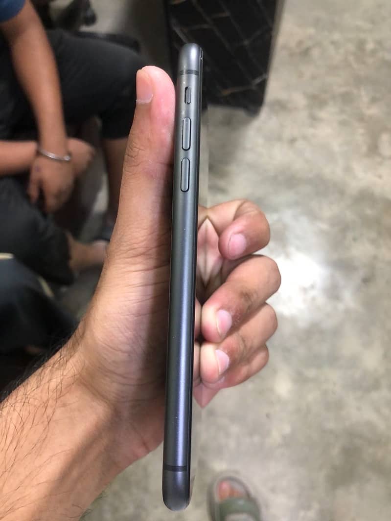 Apple iPhone 11 3