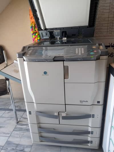 Konica Minolta 750