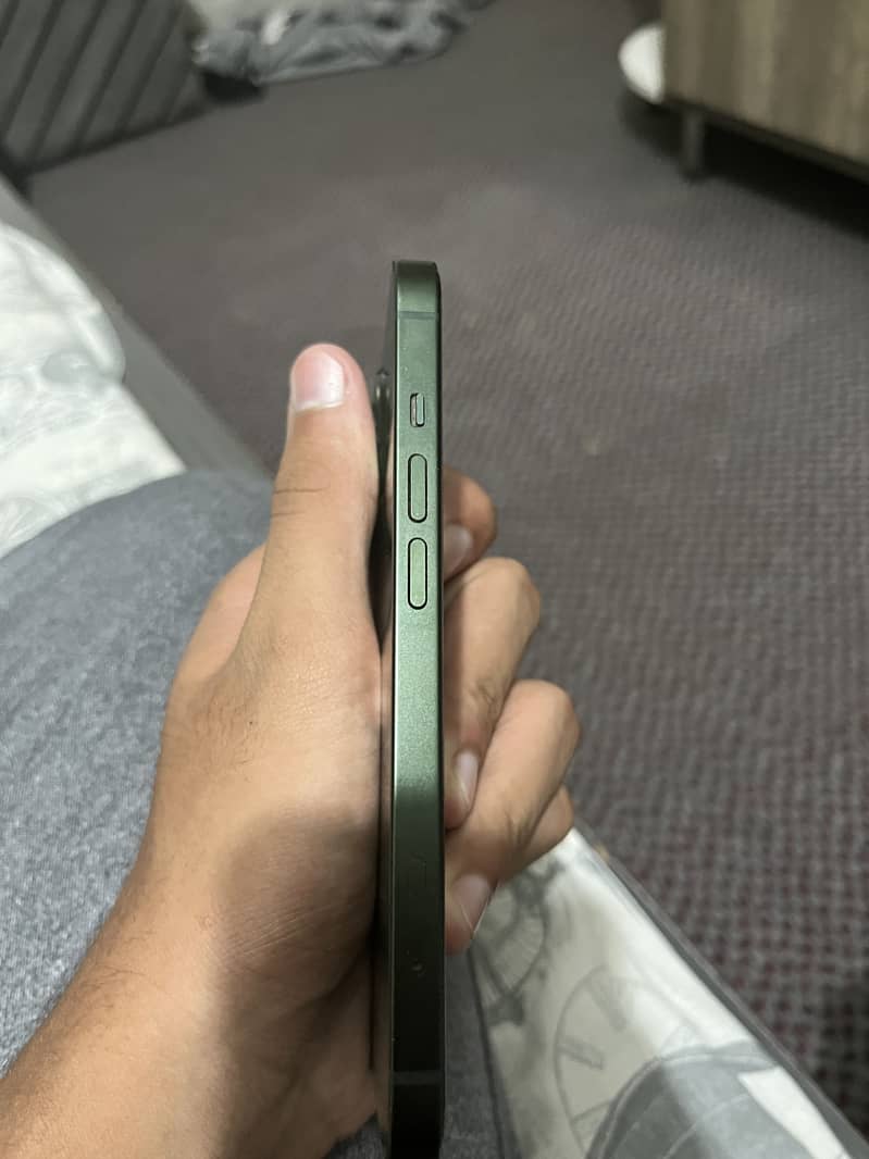 Apple iPhone 13 1