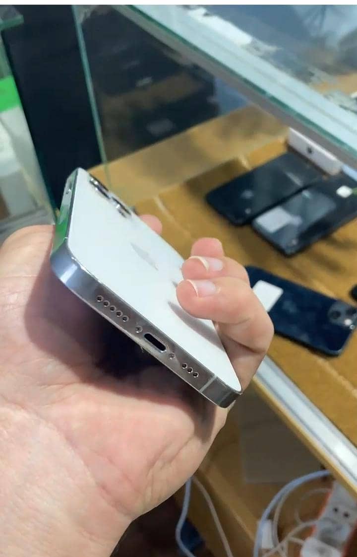 Apple iPhone 12 Pro 2