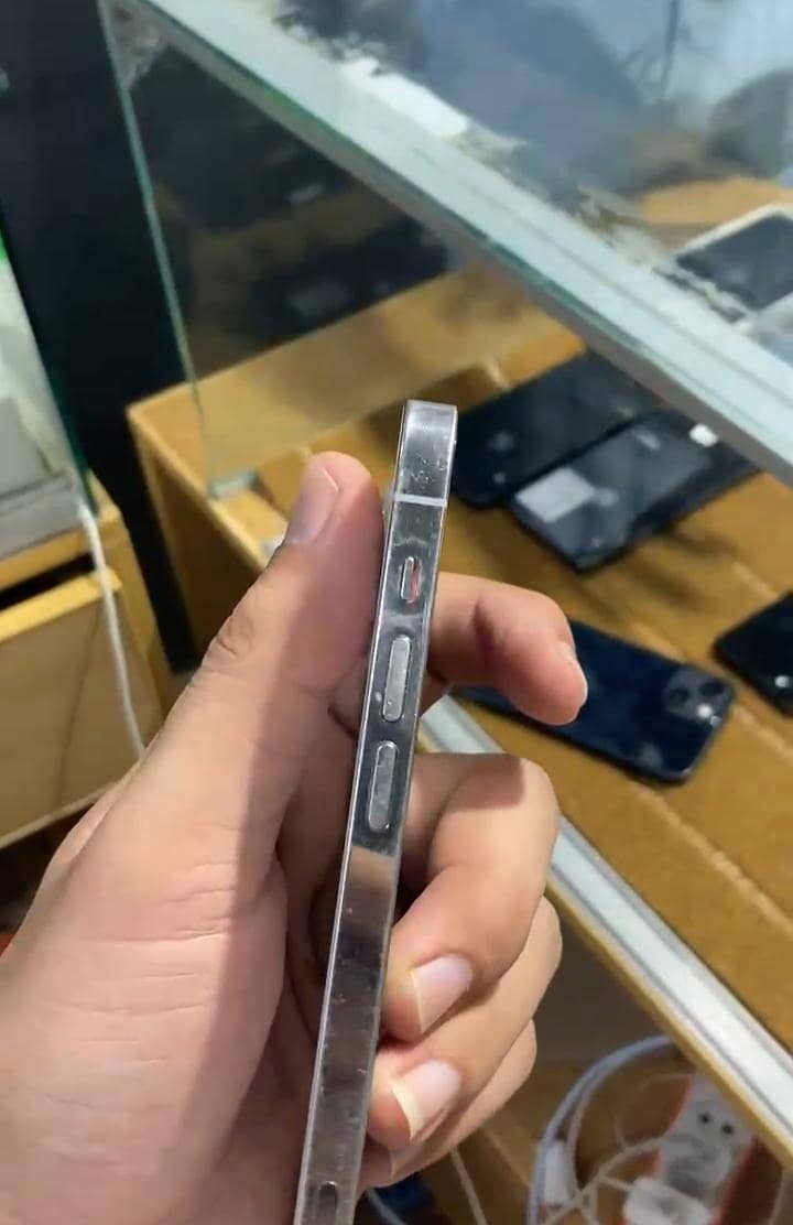 Apple iPhone 12 Pro 3