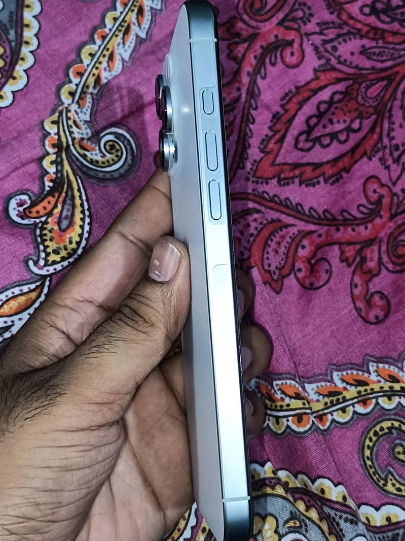 Apple iPhone 16 Pro Max 1
