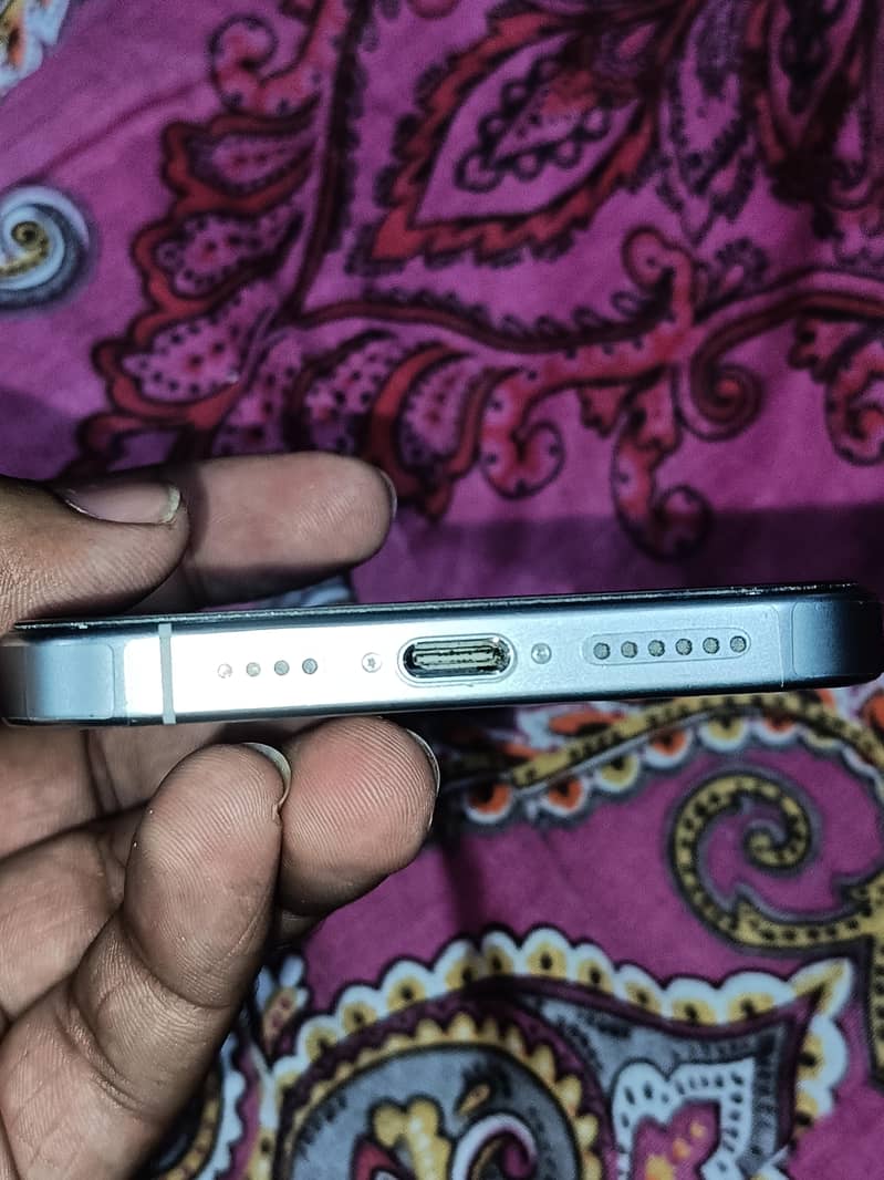 Apple iPhone 16 Pro Max 2