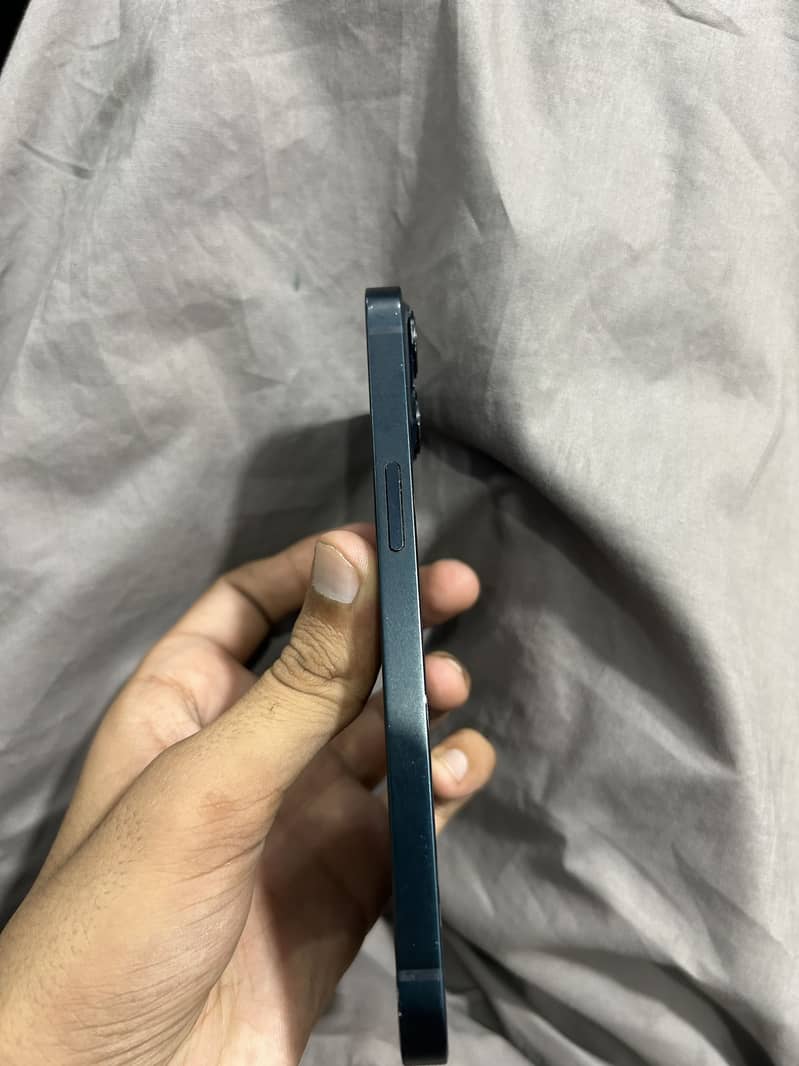 Apple iPhone 13 0