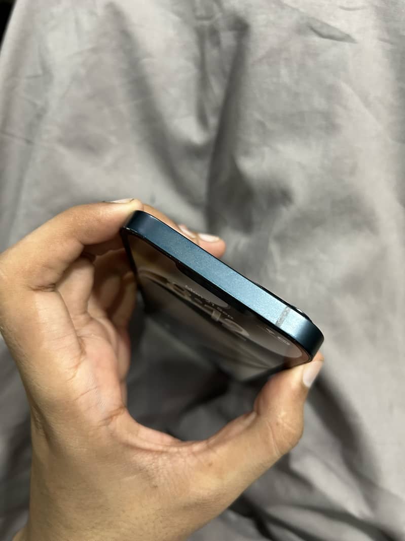 Apple iPhone 13 5