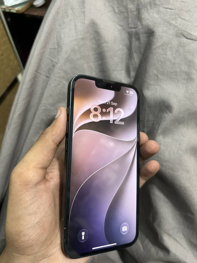Apple iPhone 13 6