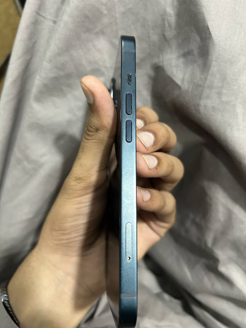 Apple iPhone 13 7