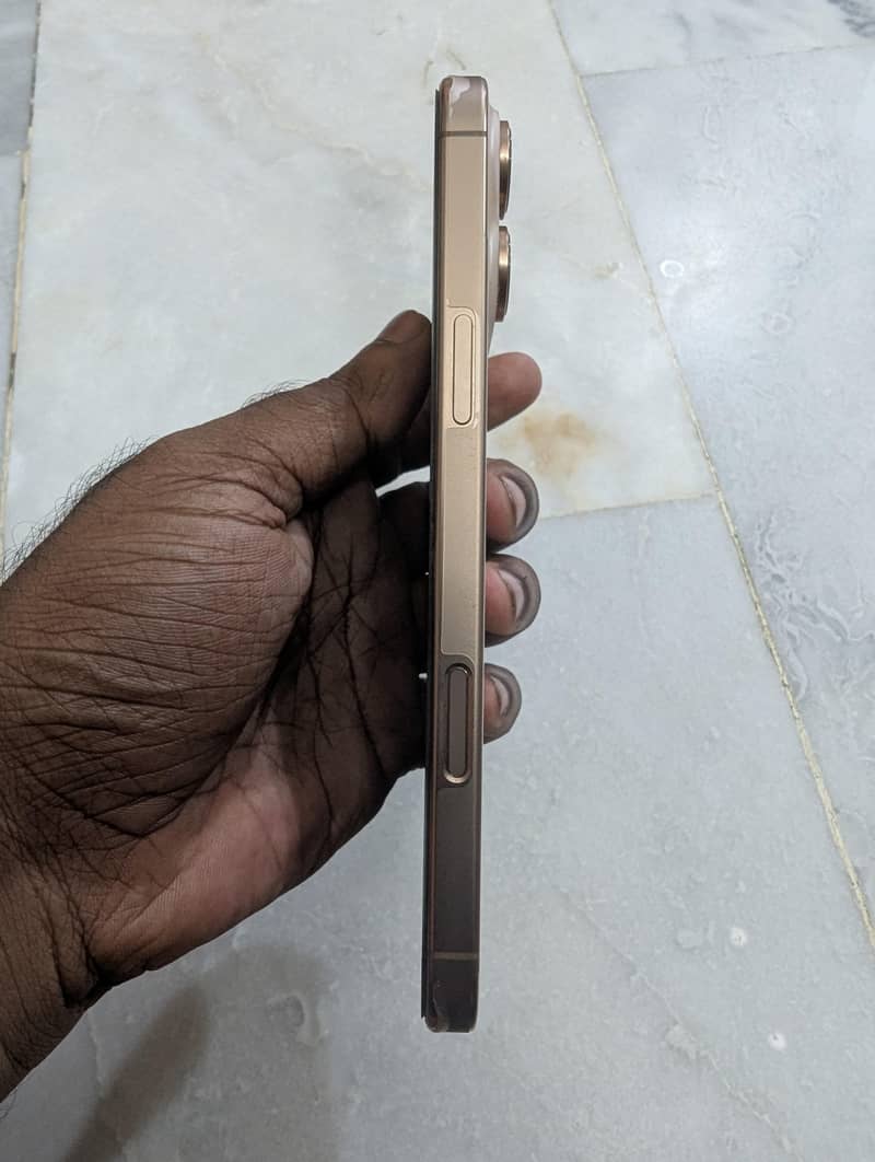 Apple iPhone 16 Pro Max 3