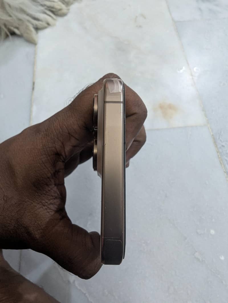 Apple iPhone 16 Pro Max 5