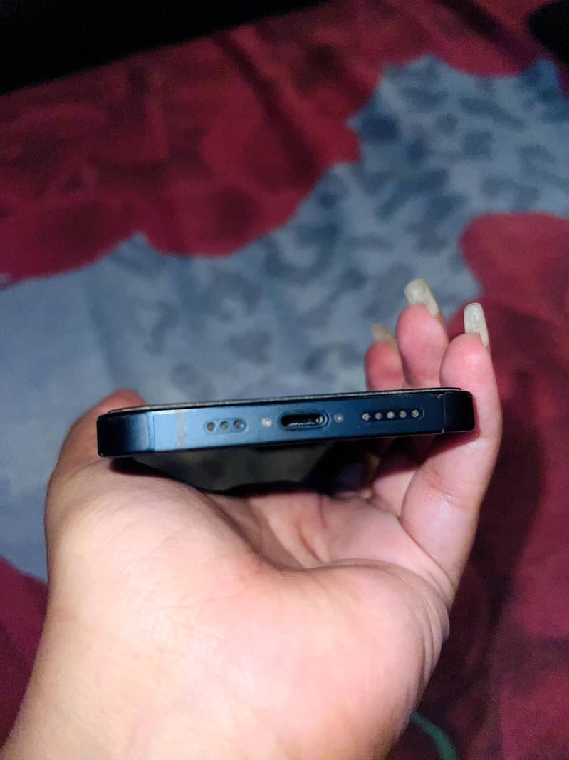 Apple iPhone 13 4