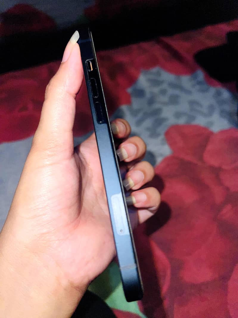 Apple iPhone 13 5