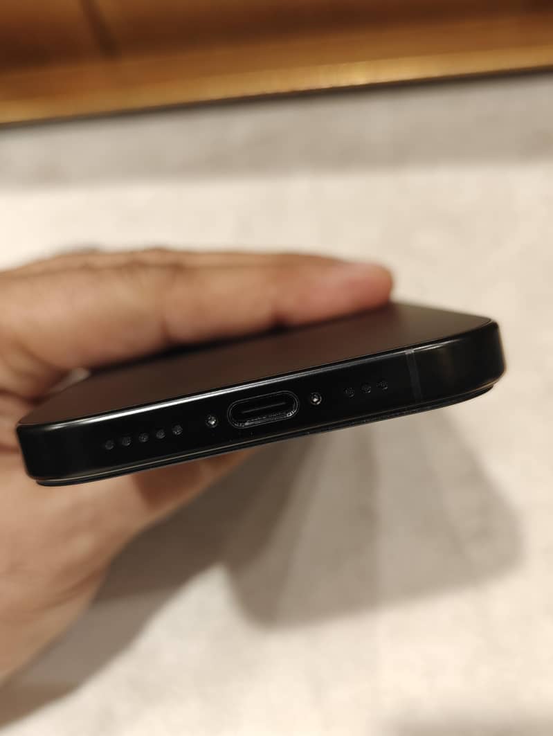 Apple iPhone 16 Pro 3