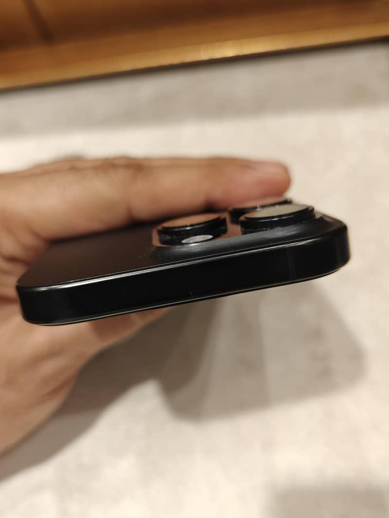 Apple iPhone 16 Pro 4