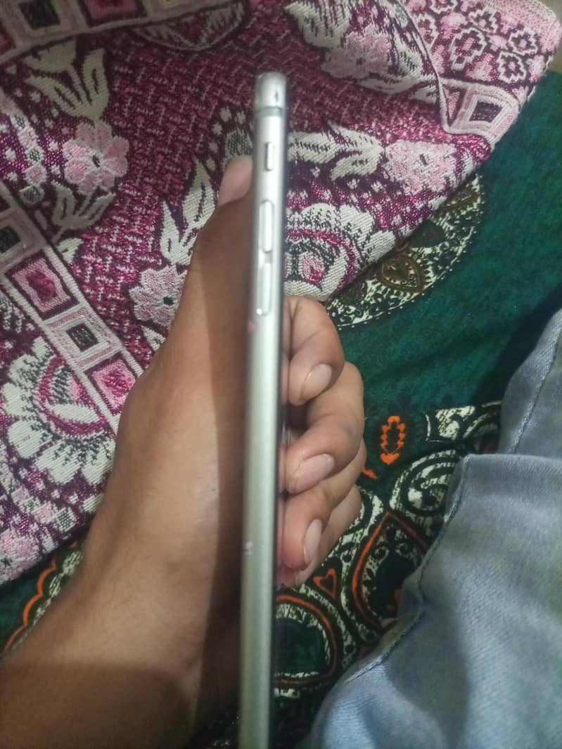 Apple iPhone 6S Plus 3