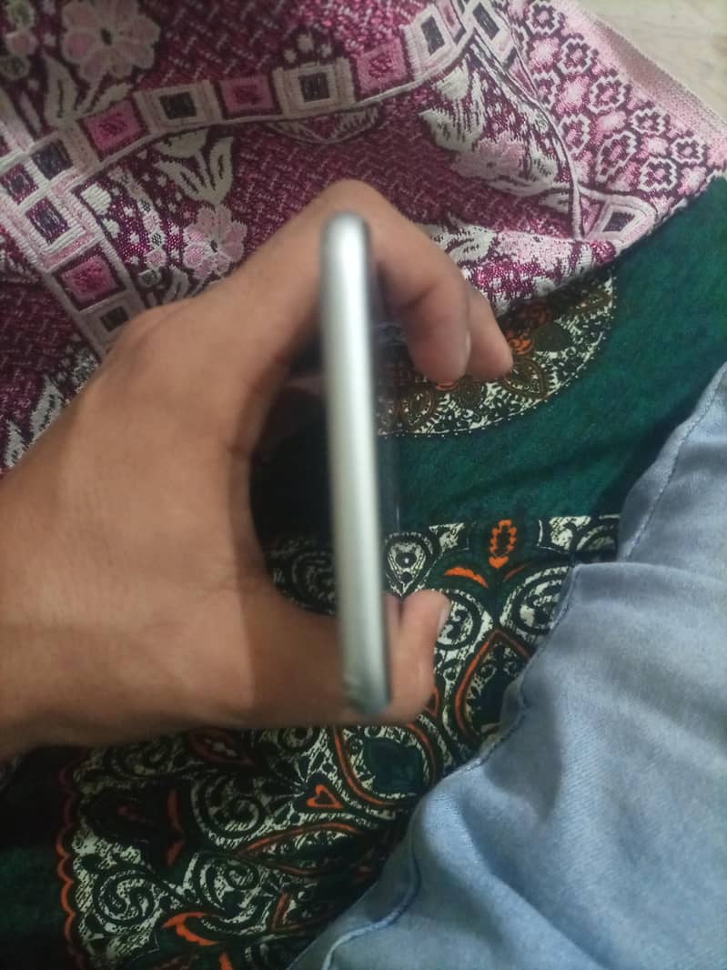 Apple iPhone 6S Plus 4