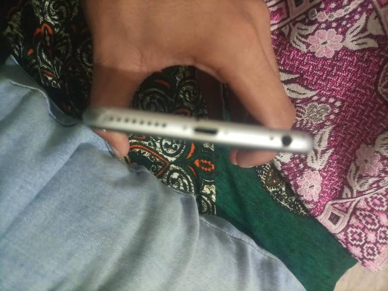 Apple iPhone 6S Plus 5