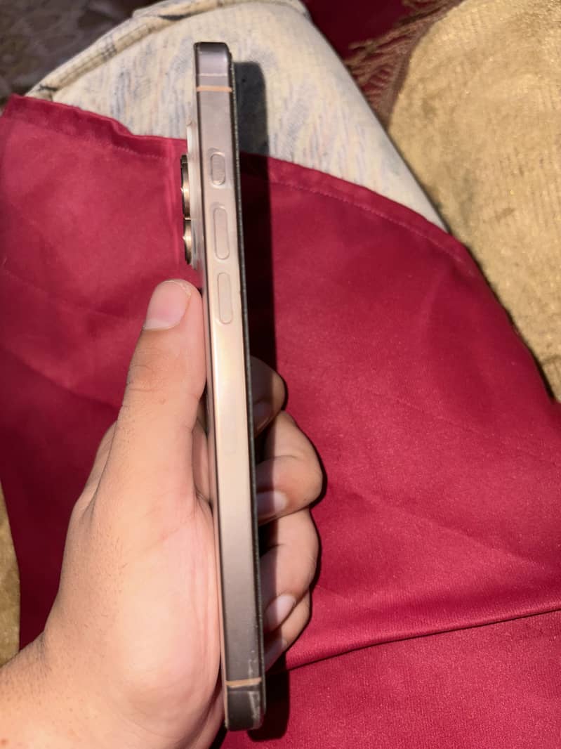 Apple iPhone 16 Pro Max 3