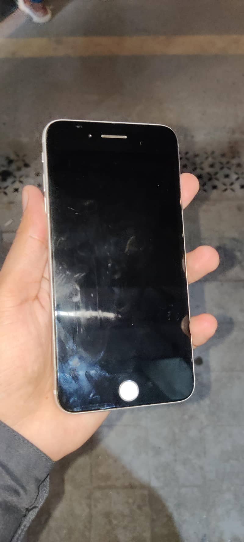 Apple iPhone 8 Plus 1