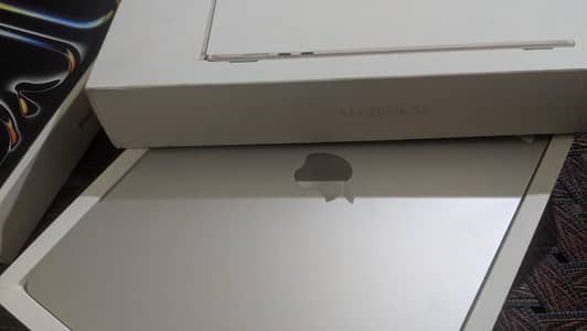 MacBook m2 air 15 inches 16/1tb
