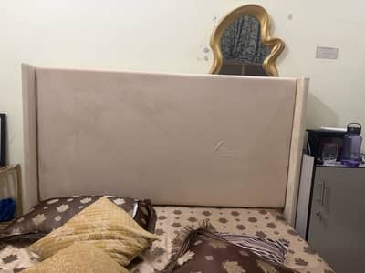 Bed with matresss (used like new)