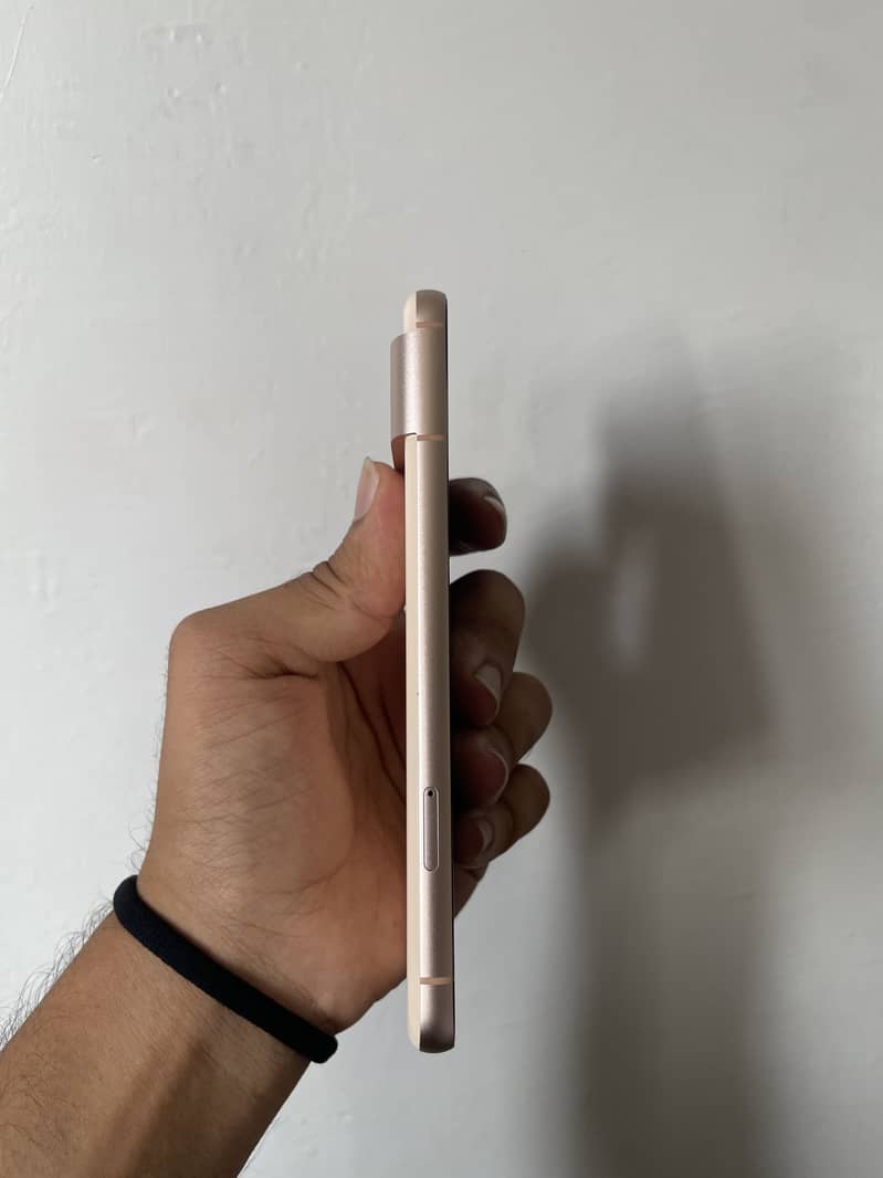 Google Pixel 8 4
