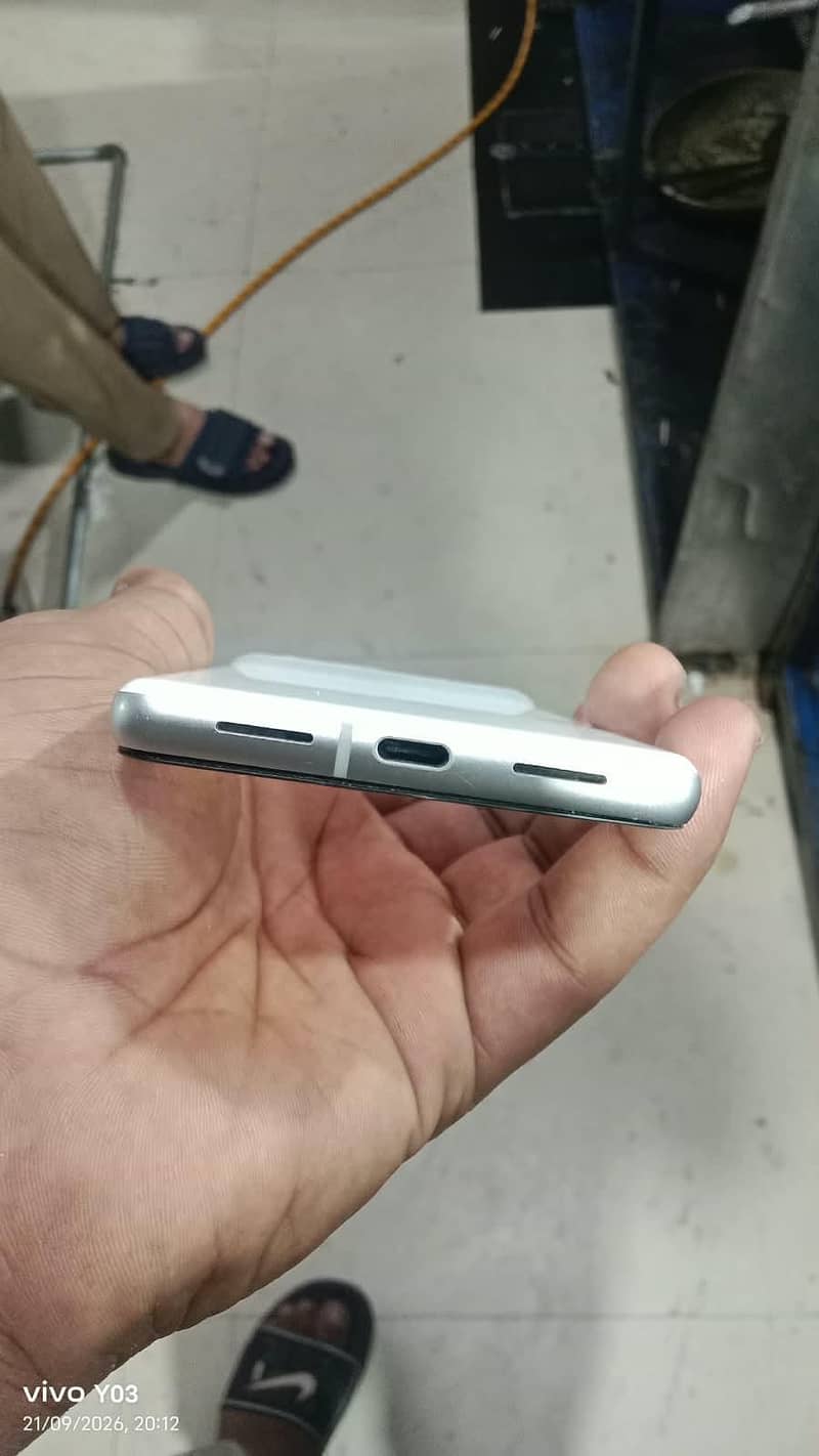 Google Pixel 7 4