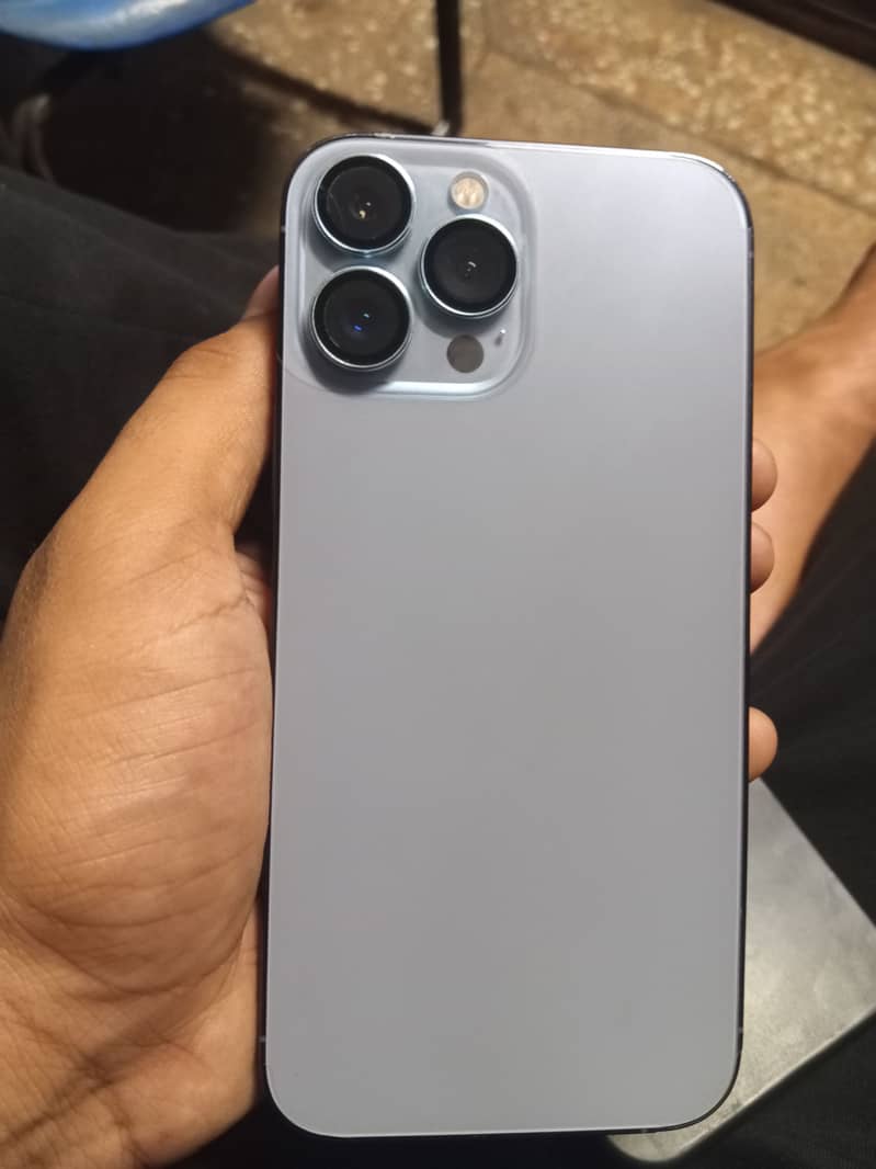 Apple iPhone 13 Pro Max 1