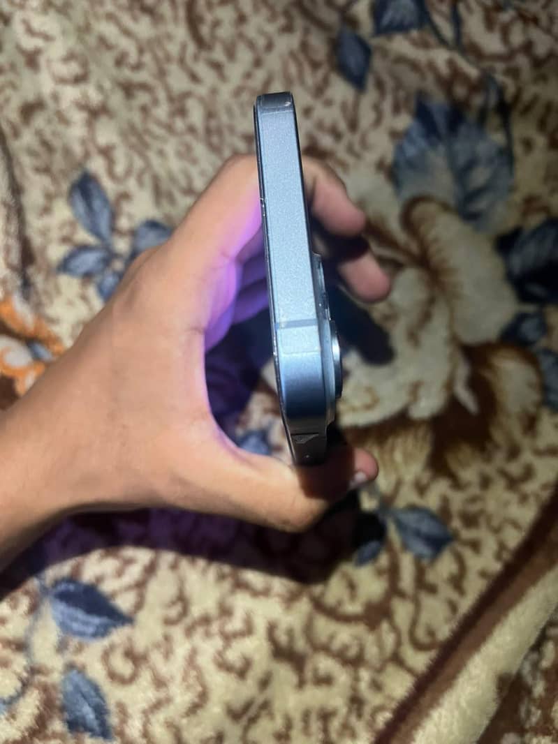 Apple iPhone 14 3