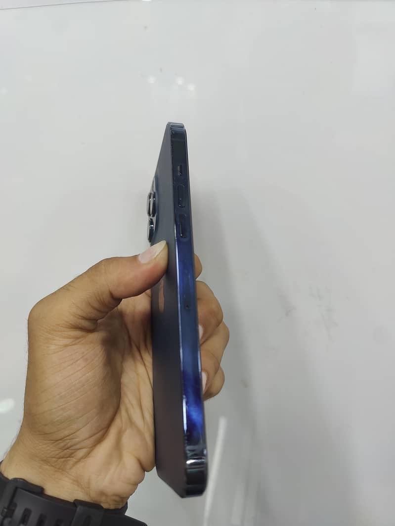IPhone 12 Pro Max 4