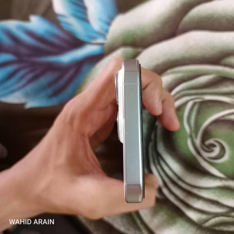 Apple iPhone 15 Pro 2