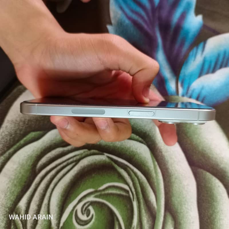Apple iPhone 15 Pro 4