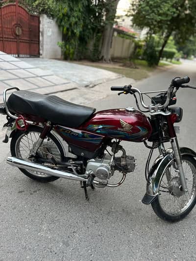 CD 70 Red colour All geniun engine Sensitive Used