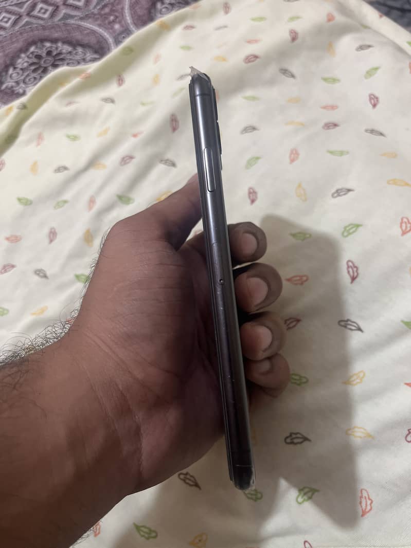 Apple iPhone 11 Pro Max 3