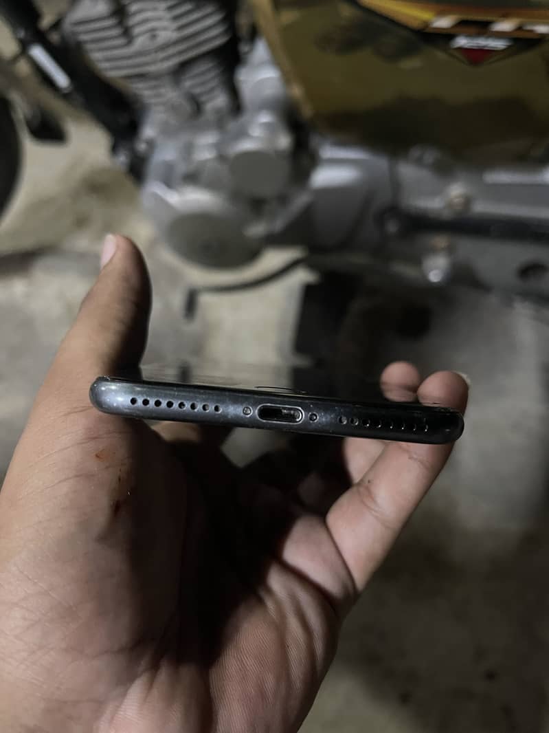 Apple iPhone 8 Plus 0