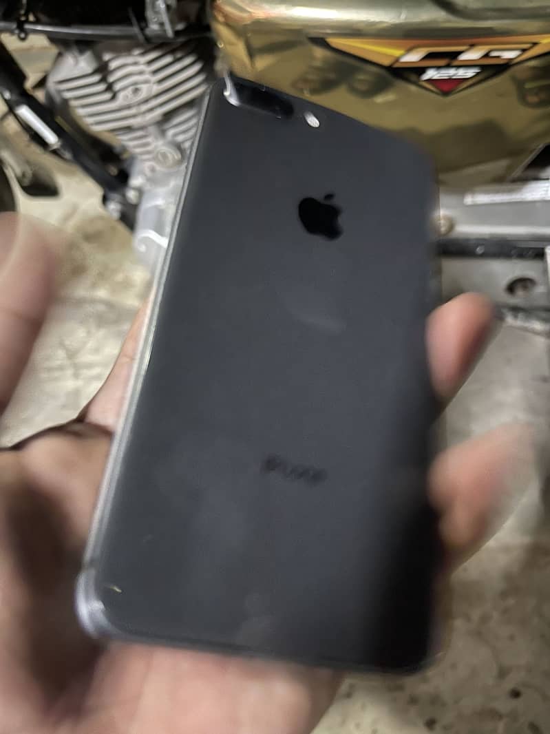 Apple iPhone 8 Plus 3
