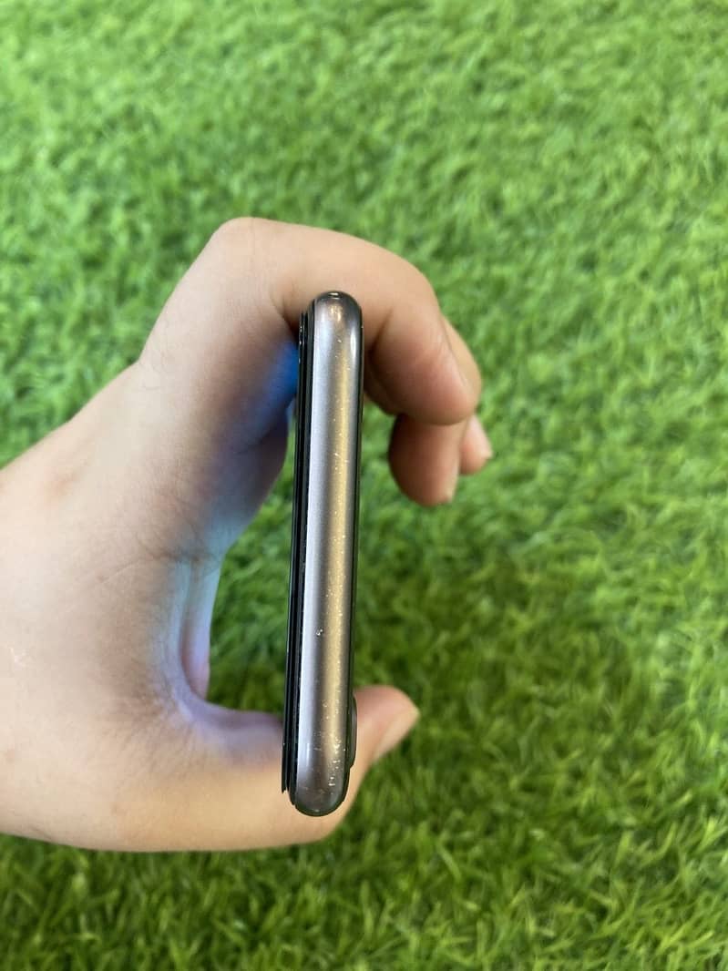 Apple iPhone 8 1