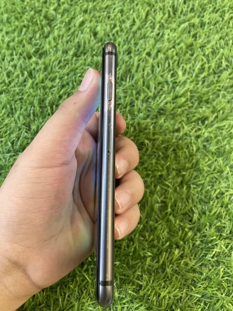 Apple iPhone 8 3
