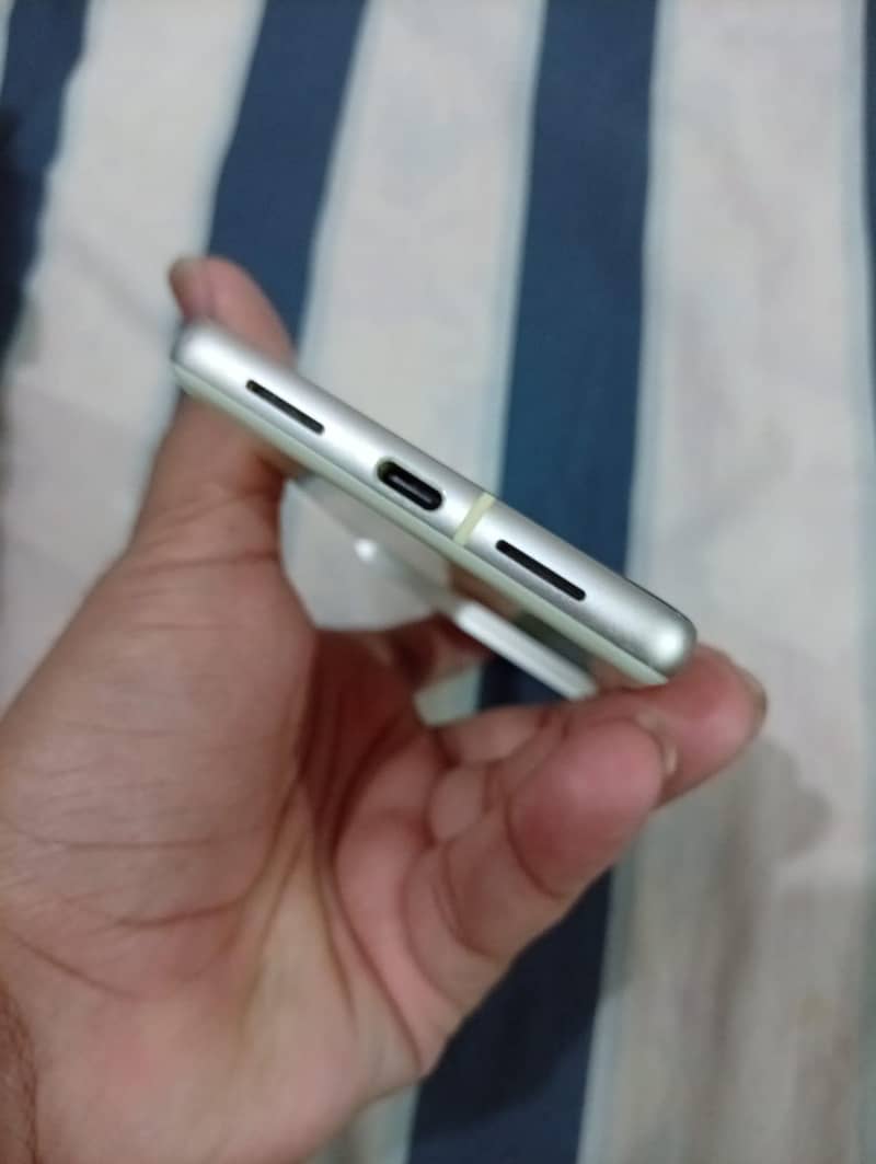 Google Pixel 7 4
